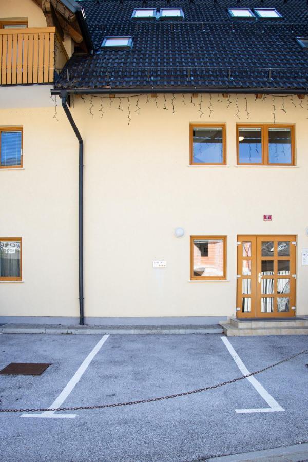 Apartma Soncek, On The Ski Slopes, Balcony, Private Parking Kranjska Gora Buitenkant foto